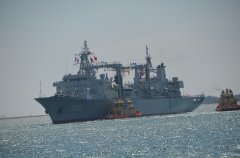 綜合補給艦“千島湖號”（舷號886）最後駛進軍港